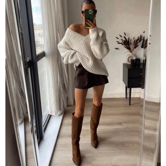 Zara blogger favorite faux Leather shorts - Picture 9 of 13